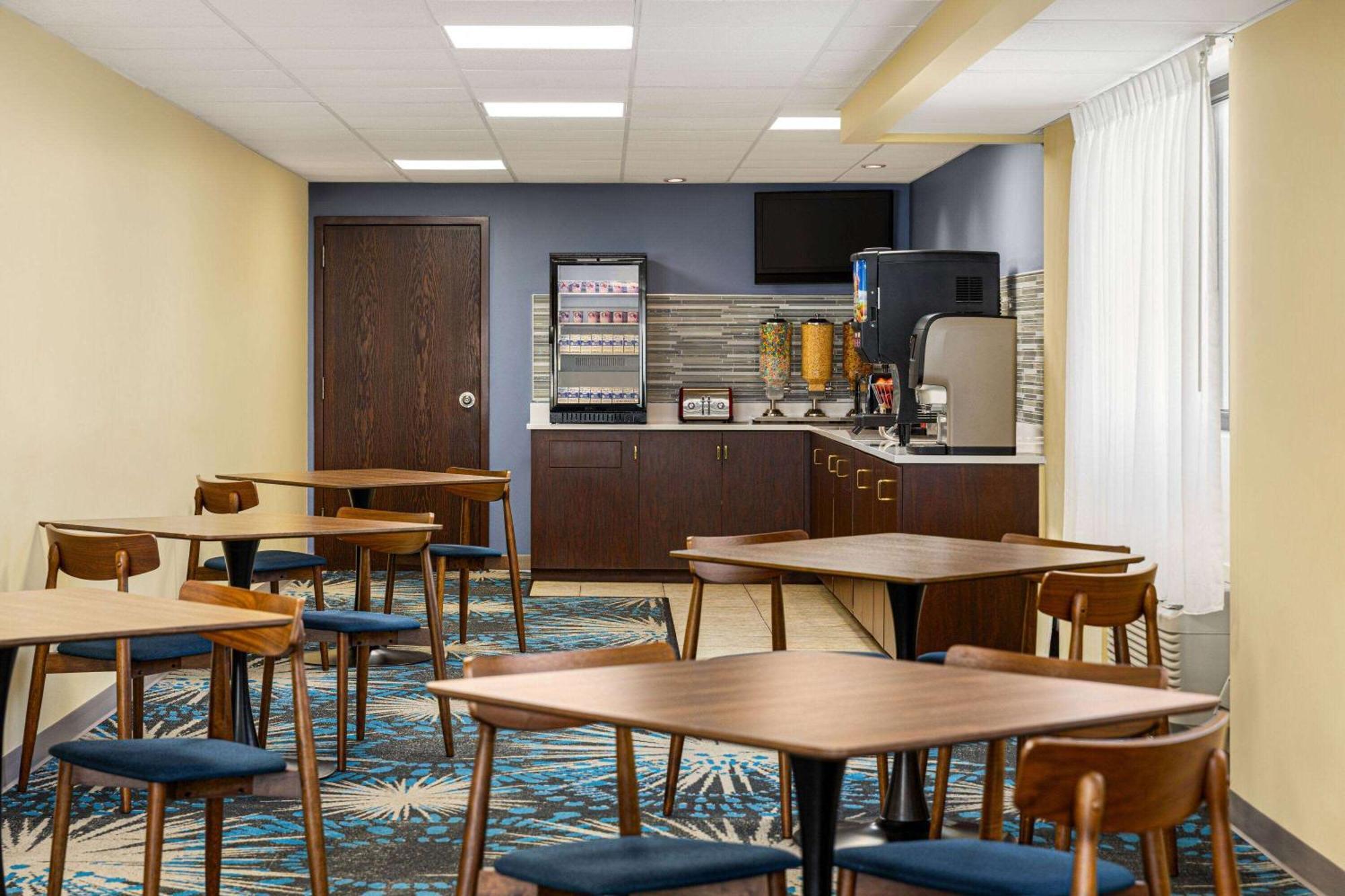 Days Inn By Wyndham Grand Island I-80 Doniphan Kültér fotó